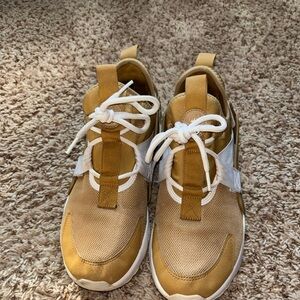 Nike Air Beige Athletic Shoes size 8.5